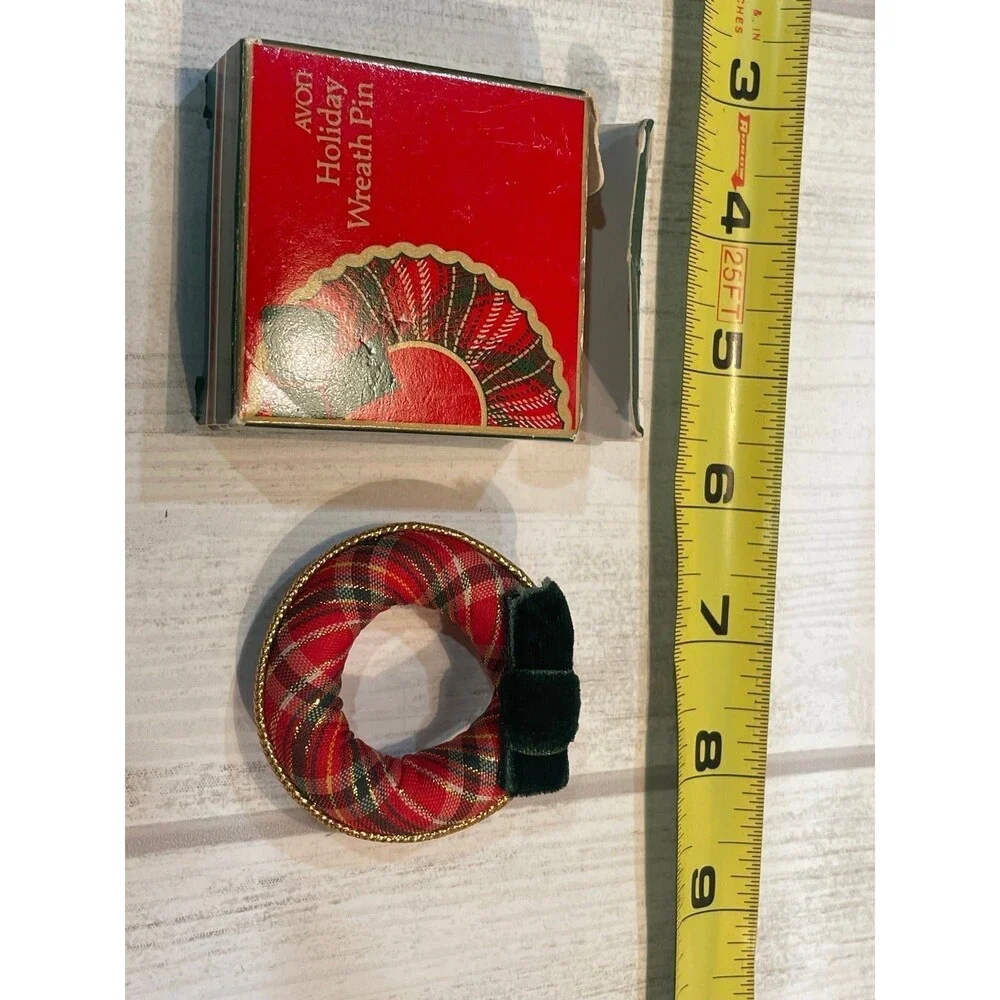 *Vintage 1984 Avon Holi day wreath pen plaid Christmas with box red green